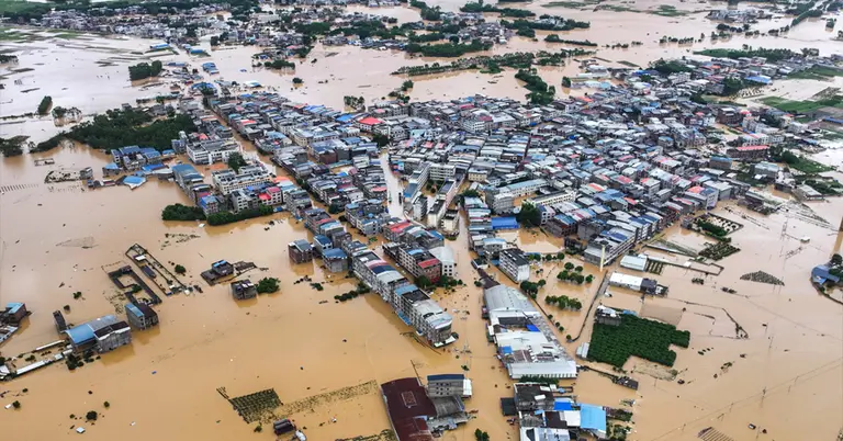 চীনে টর্নেডো ও বন্যার তাণ্ডব; উদ্ধারকাজে নামার নির্দেশ শি জিনপিংয়ের